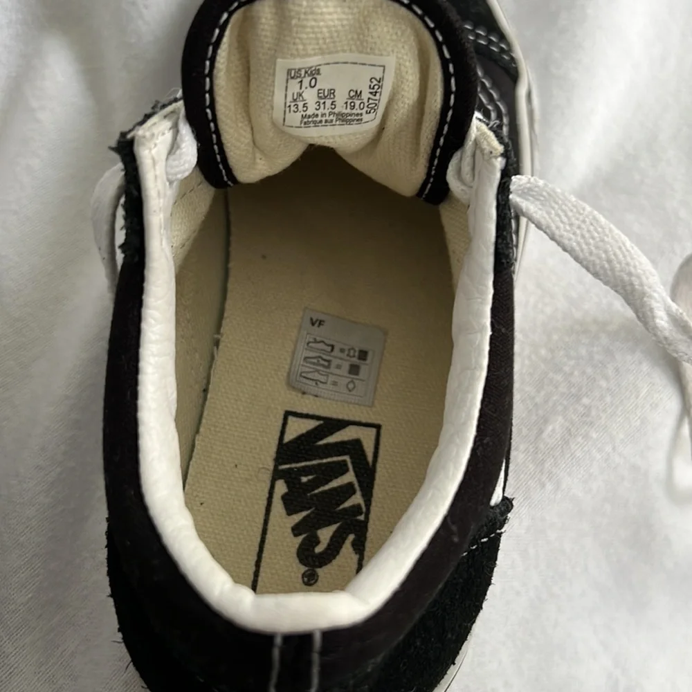 Old skool Vans sneakers, black and white, size 1 kids - Picture 9 of 16
